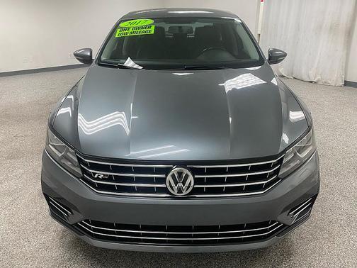 2017 Volkswagen Passat 1.8T R-Line w/Comfort