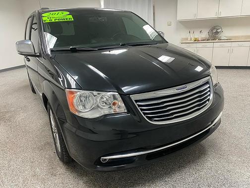 2015 Chrysler Town & Country Touring-L