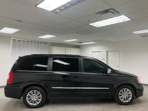2015 Chrysler Town & Country Touring-L