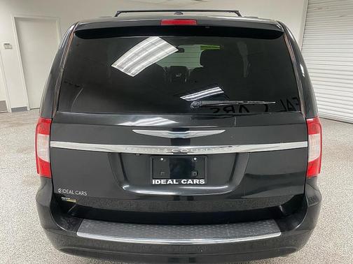 2012 Chrysler Town & Country Touring