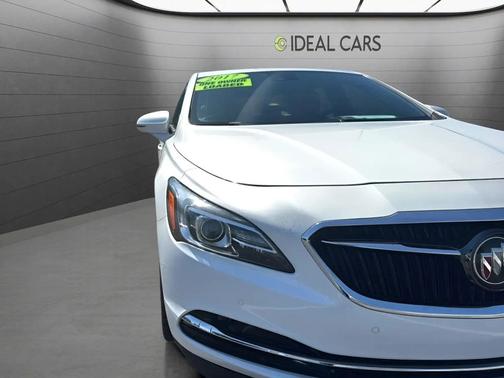 DIAMOND WHITE 2017 Buick LaCrosse Premium