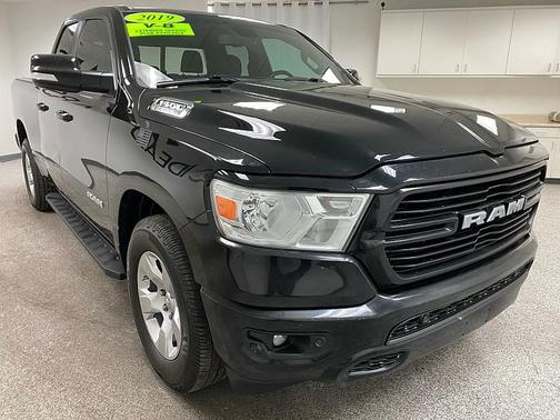 Diamond Black Crystal Pearlcoat 2019 RAM 1500 Big Horn