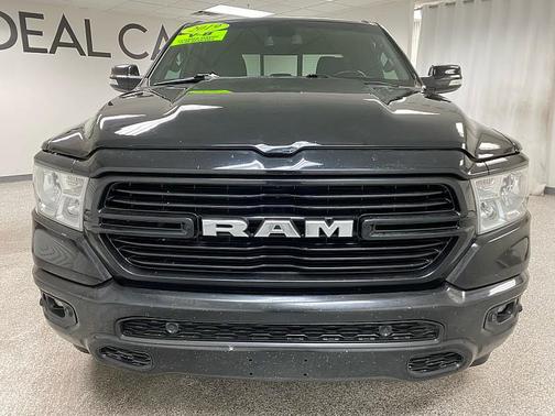 Diamond Black Crystal Pearlcoat 2019 RAM 1500 Big Horn