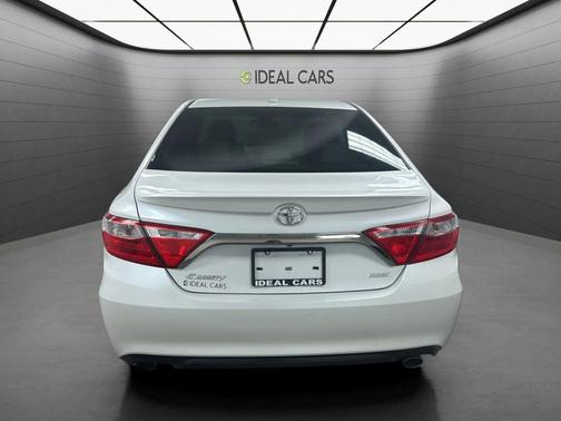 Blizzard Pearl 2017 Toyota Camry XSE