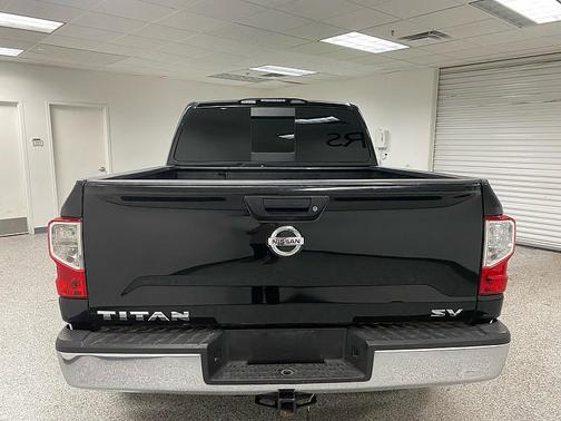 2017 Nissan Titan SV