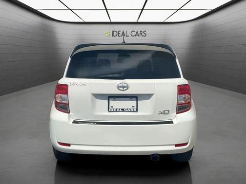 Super White 2008 Scion xD Base