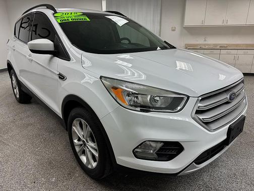 WHITE 2018 Ford Escape SE