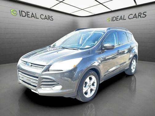 Ingot Silver Metallic 2015 Ford Escape SE