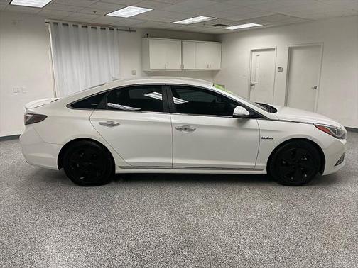 2016 Hyundai SONATA Hybrid Limited