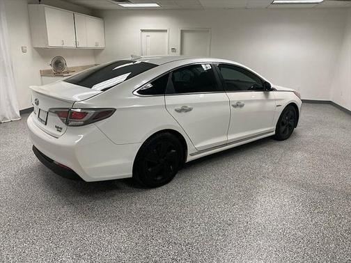 2016 Hyundai SONATA Hybrid Limited