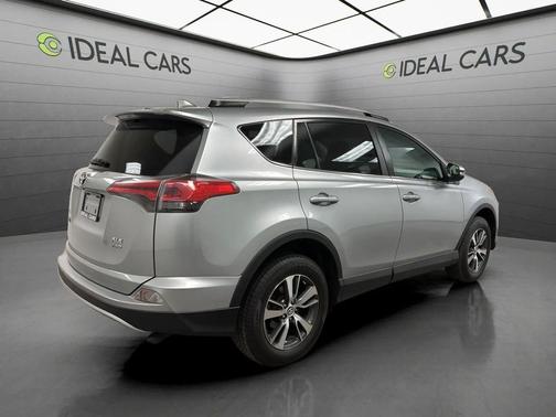 Classic Silver Metallic 2016 Toyota RAV4 XLE