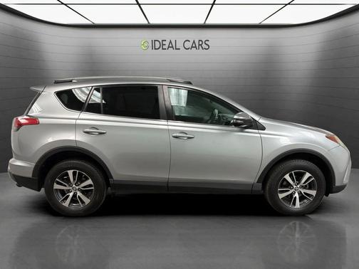 Classic Silver Metallic 2016 Toyota RAV4 XLE