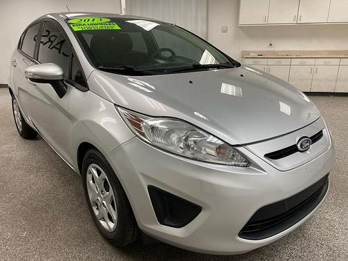 Ingot Silver Metallic 2013 Ford Fiesta SE