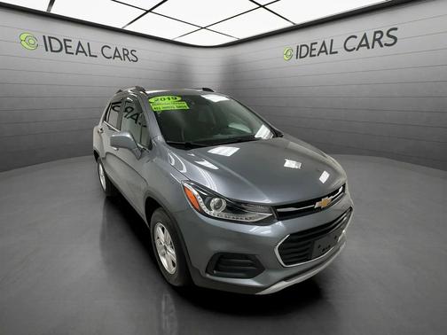 Gray 2019 Chevrolet Trax LT