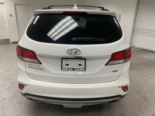 2017 Hyundai SANTA FE SE