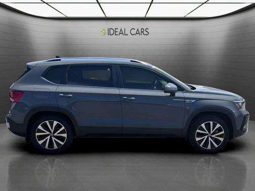 Pure Gray 2023 Volkswagen Taos 1.5T SE