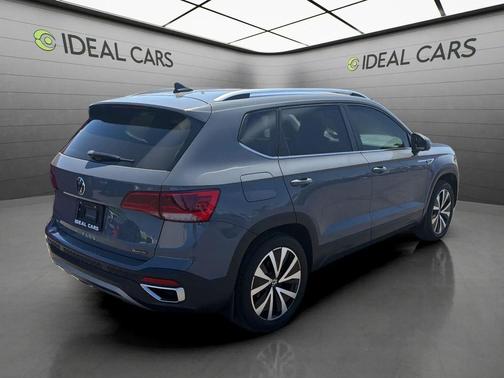 Pure Gray 2023 Volkswagen Taos 1.5T SE