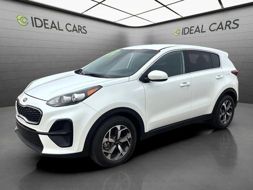 White 2021 Kia Sportage LX