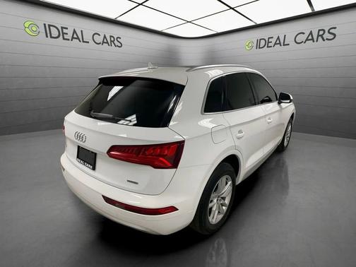 Ibis White 2020 Audi Q5 45 Premium