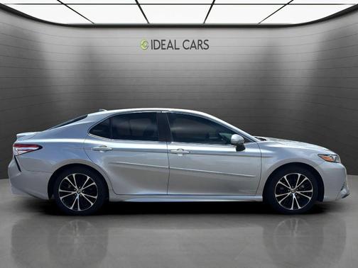 Celestial Silver Metallic 2020 Toyota Camry SE