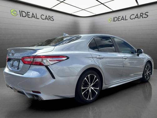 Celestial Silver Metallic 2020 Toyota Camry SE