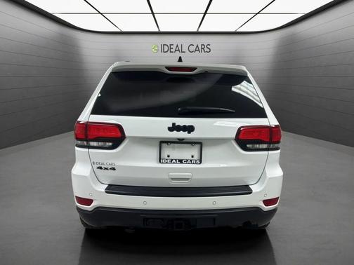 Bright White Clearcoat 2018 Jeep Grand Cherokee Upland