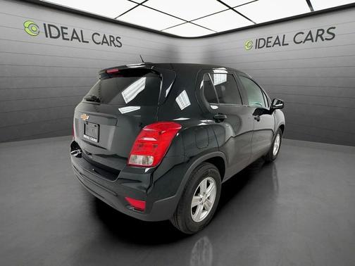 Mosaic Black Metallic 2020 Chevrolet Trax LS