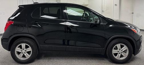 Mosaic Black Metallic 2020 Chevrolet Trax LS