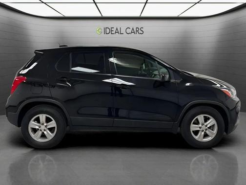 Mosaic Black Metallic 2020 Chevrolet Trax LS