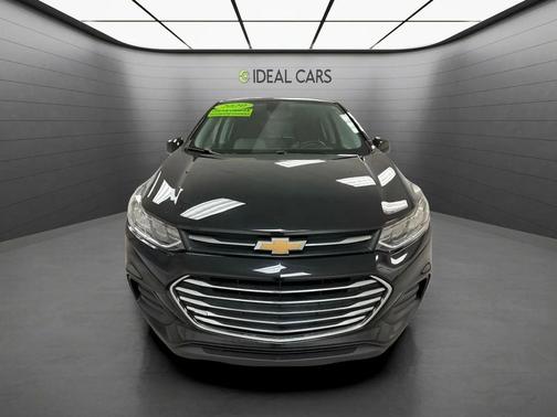 Mosaic Black Metallic 2020 Chevrolet Trax LS