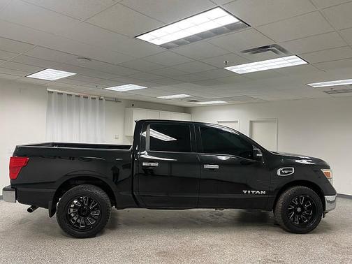 2017 Nissan Titan SV