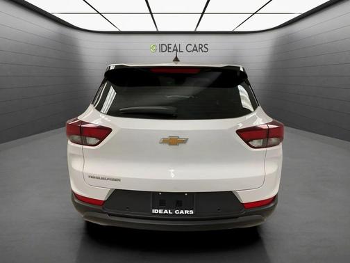 White 2021 Chevrolet Trailblazer LS