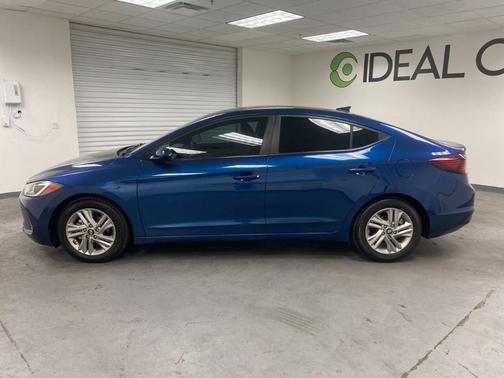 Photo 2 of 44 of 2019 Hyundai Elantra SEL