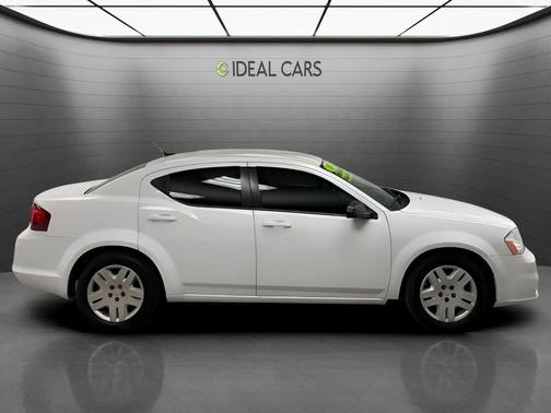 Bright White Clearcoat 2014 Dodge Avenger SE