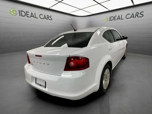 Bright White Clearcoat 2014 Dodge Avenger SE