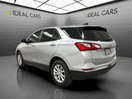 Silver Ice Metallic 2018 Chevrolet Equinox LS
