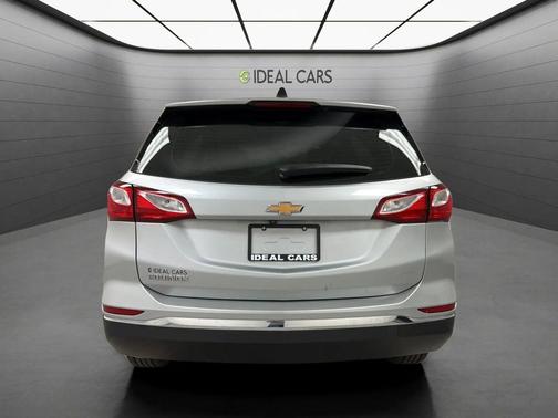 Silver Ice Metallic 2018 Chevrolet Equinox LS