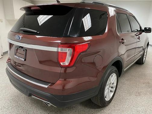 MAROON 2018 Ford Explorer XLT