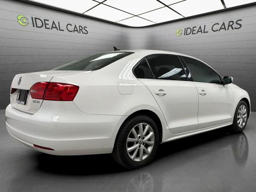Candy White 2013 Volkswagen Jetta SE