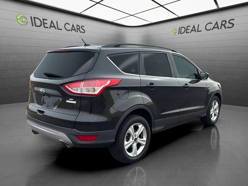 Tuxedo Black Metallic 2014 Ford Escape SE