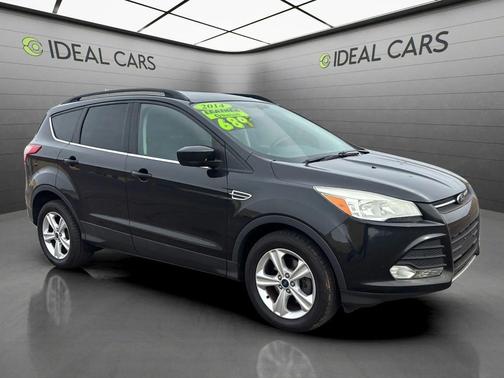 Tuxedo Black Metallic 2014 Ford Escape SE