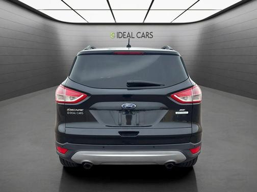 Tuxedo Black Metallic 2014 Ford Escape SE