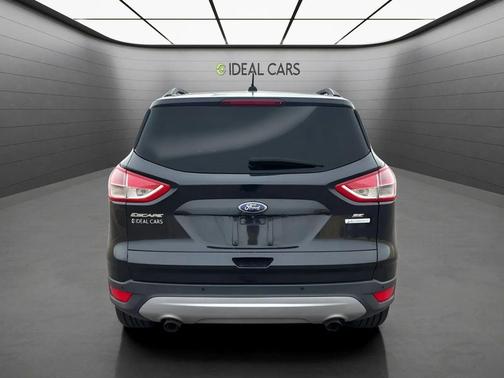 Tuxedo Black Metallic 2014 Ford Escape SE