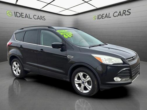 Tuxedo Black Metallic 2014 Ford Escape SE