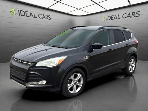 Tuxedo Black Metallic 2014 Ford Escape SE