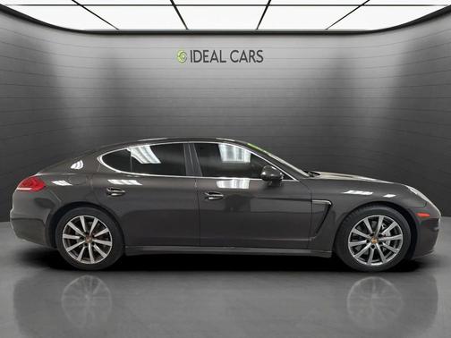 Carbon Gray Metallic 2015 Porsche Panamera 4S