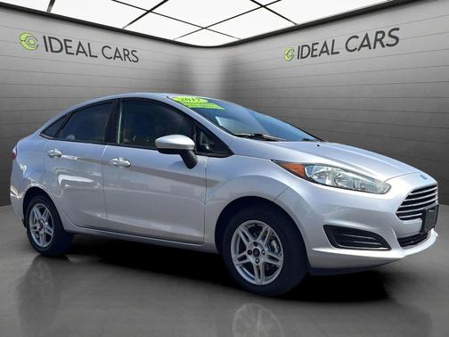 Ingot Silver Metallic/Magnetic 2017 Ford Fiesta SE
