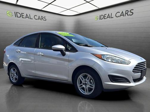 Ingot Silver Metallic/Magnetic 2017 Ford Fiesta SE