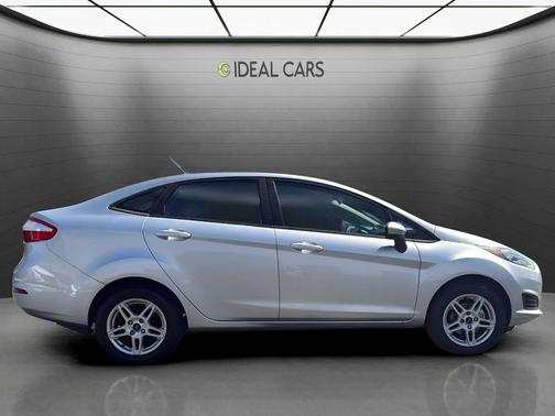 Ingot Silver Metallic/Magnetic 2017 Ford Fiesta SE