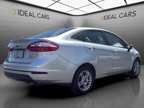 Ingot Silver Metallic/Magnetic 2017 Ford Fiesta SE